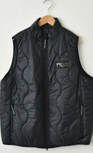 WILD THINGS 블랙 플리마켓 리버서블 베스트