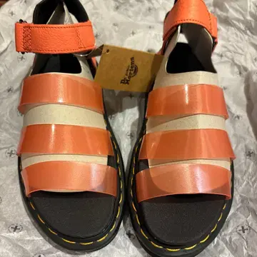 닥터마틴 [ 새상품 미사용 ] 통굽 스트랩 샌들 오렌지 베이지
