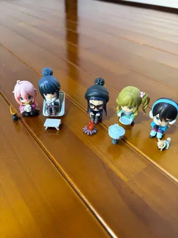 유루캠 가챠가챠 책상 위 캠핑 변색 있음