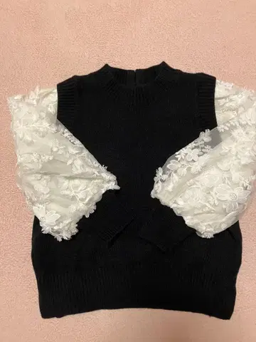 chesty 자수 프릴 소매 니트