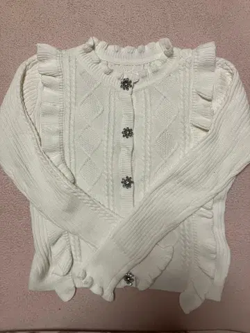 chesty 화이트 프릴 가디건