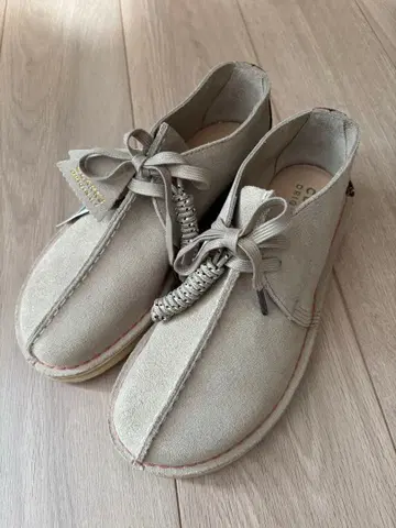 가격 인하 클락스 디저트 트렉 베이지 스웨이드 신발 로고 포함