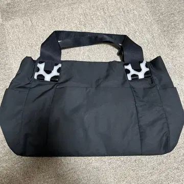 ear 블랙 토트백