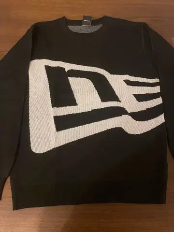NEW ERA 뉴에라 스웨터 M 사이즈