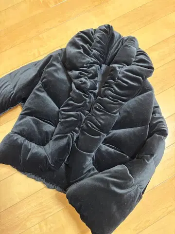 내일 오전까지 TO BE CHIC 벨벳 프릴 옷깃 다운 자켓 40