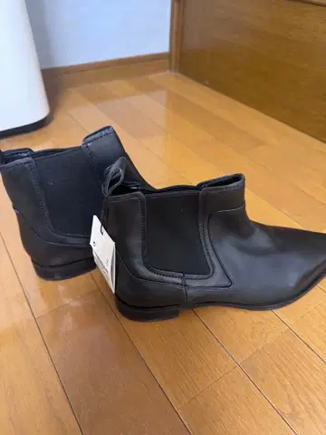 새상품 ZARA 자라 블랙 사이드 고어 부츠 40사이즈