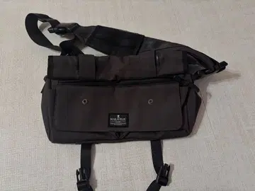 MAKAVELIC 메신저 백 다크 카키 그레이