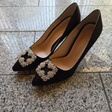 비쥬 장식 블랙 스틸레토 하이힐