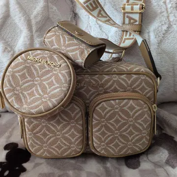 MICHAEL KORS 베이지 숄더백