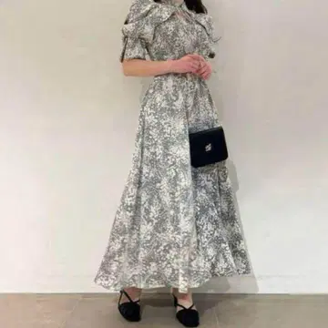 스나이델 새상품급 [WEB 한정판] 데콜테 오픈 원피스