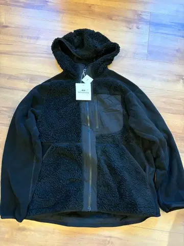 UNIQLO 화이트 마운티니어링 플리스