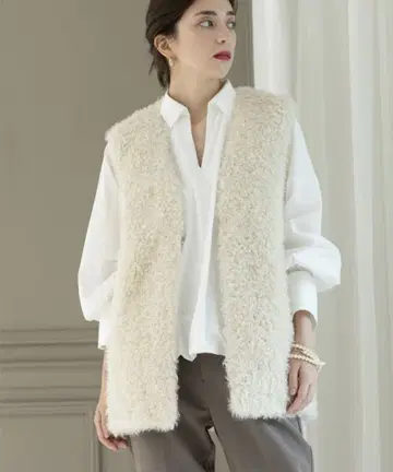 [새상품급] OPAQUE.CLIP 컬리 인조 모피 베스트 아이보리