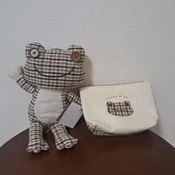 피클스 브라운 체크 봉제 인형과 메이크업 파우치 세트