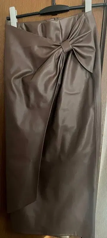 ZARA 리본 포함 브라운 타이트 스커트