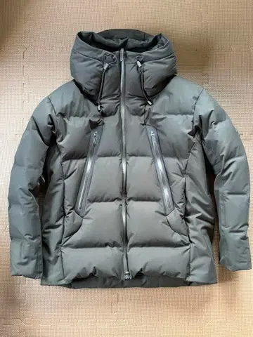 데상트 얼터레인 미즈사와 다운 마운테니어 오버 사이즈 M 블랙