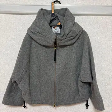 후드 부착 그레이 자켓
