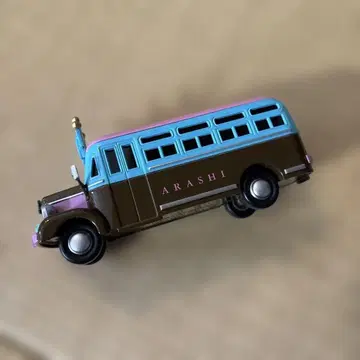 아라시 아라시를 여행하는 전시회 다이캐스트 카 버스