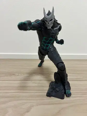 괴수8호 액션 피규어 뼈 디자인 블랙 파랑