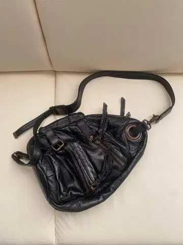 가죽 숄더백 블랙