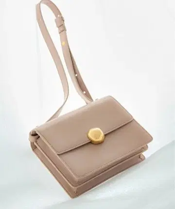 프레이 아이디 메탈 모티브 플랩 숄더