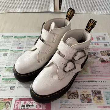 닥터마틴 발렌타인 한정판 모델 부츠