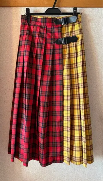 PAMEO POSE 체크 무늬 플리츠 스커트 빨간색과 옐로우 컬러