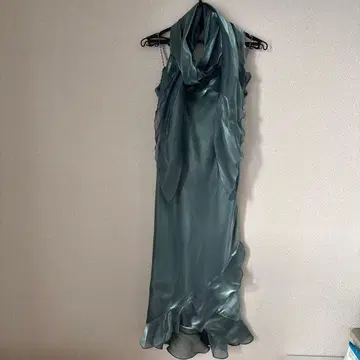 슬리브리스 롱 원피스 그린 프릴 포함