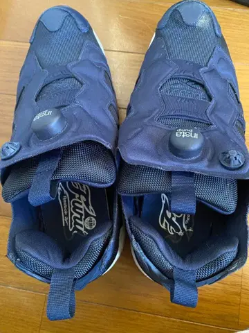 네이비 스니커즈 보틀형 슈레이스