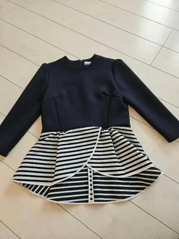 보더즈 앳 발코니 페플럼 상의 36