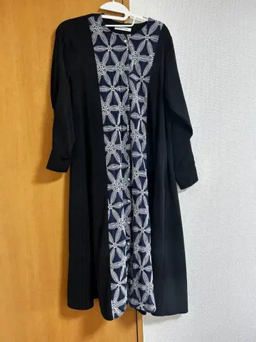 BITTOKO 자수 롱 원피스