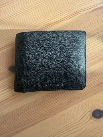 MICHAEL KORS 블랙 접이식 지갑