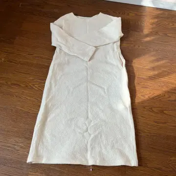 네스트로브 압축 울 원피스