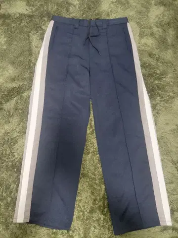 HARE 센터 프레스 스트레이트 라인 팬츠