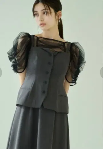 SNIDEL 개더 퍼프 슬리브 튤 TOPS 블랙