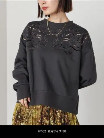 플라워 컷워크 풀오버