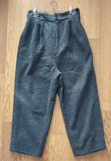 북유럽, 생활 잡화점 코다와리 실루엣의 따뜻한 울 팬츠 그레이