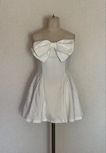 화이트 슬리브리스 미니 원피스