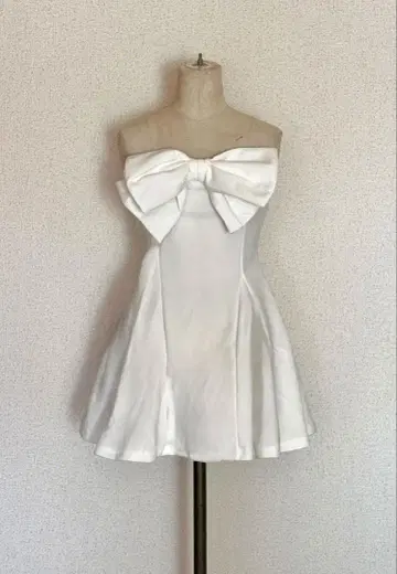 화이트 슬리브리스 미니 원피스