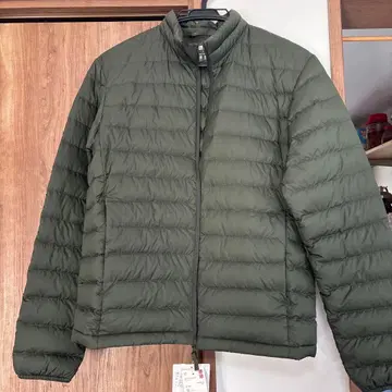 UNIQLO 울트라 라이트 다운 자켓 남성용 S 올리브