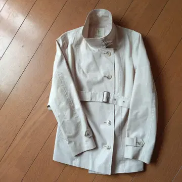 베이지 트렌치코트 벨트 포함