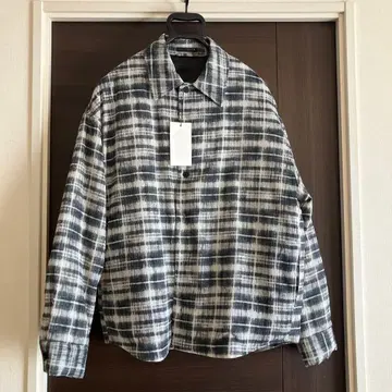 ZARA 체크 무늬 다운 자켓 L 사이즈