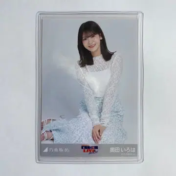 희귀 46 오쿠다 이로하 레이스 상의 앉은 모습