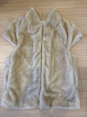 위켄드. 베이지 에코 퍼 베스트