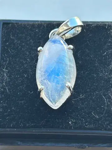 문스톤 마키스 펜던트 실버 도금