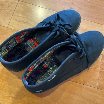 VANS 블랙 하이컷 스니커즈