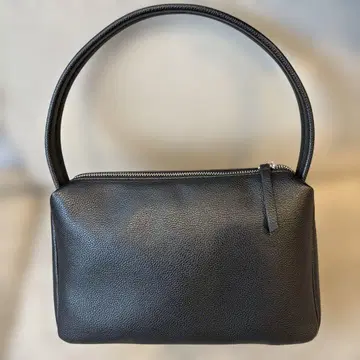 블랙 핸드백 가죽