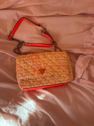 Guess 트위드 숄더백