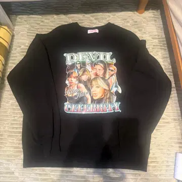 RE. 아르이도트 나카 리이사 데빌 셀러브리티 맨투맨 블랙