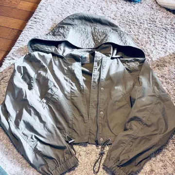 카키색 자켓 Tochibiki 후드 부착 자켓 올리브 그린