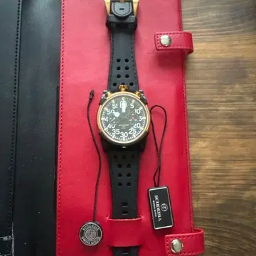 Scuderia 시계 블랙 골드